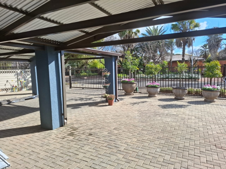 4 Bedroom Property for Sale in Park West Free State